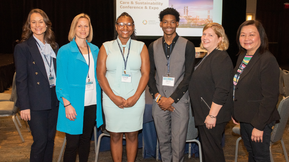Pictured from Left to Right: Kelly Montes de Oca (ACC), Jessica Zirkelbach (SABIC), FOSSI scholars Kamari Shaw and Jaylen Williams, Amy Steele (SABIC) and Tuyen Nguyen (SABIC), at the Responsible Care & Sustainability Conference in Fort Lauderdale, FL.